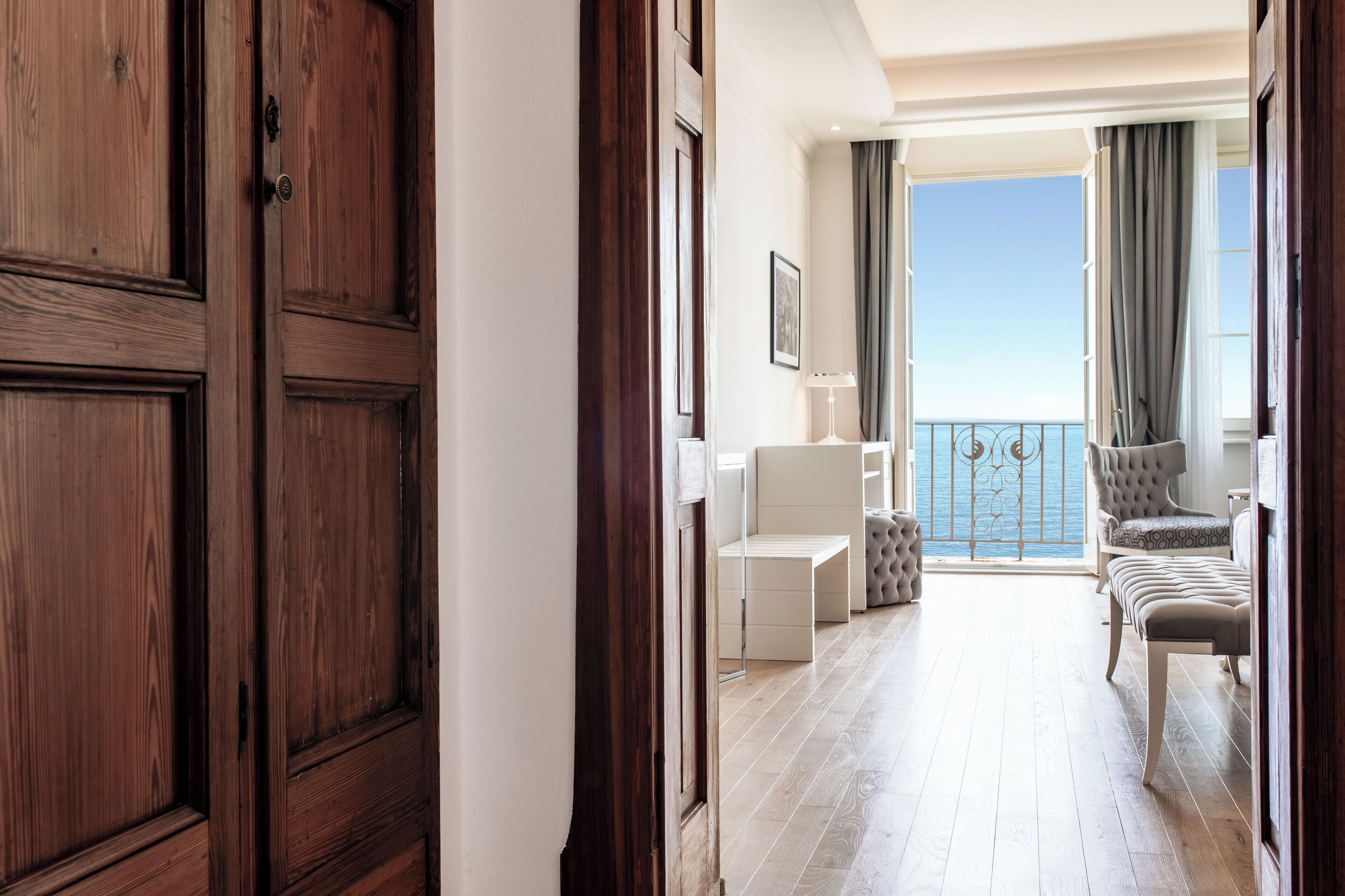 deluxe room, lake view with balcony or garden access | 1 bedroom, hypo-allergenic bedding, down duvets, minibar