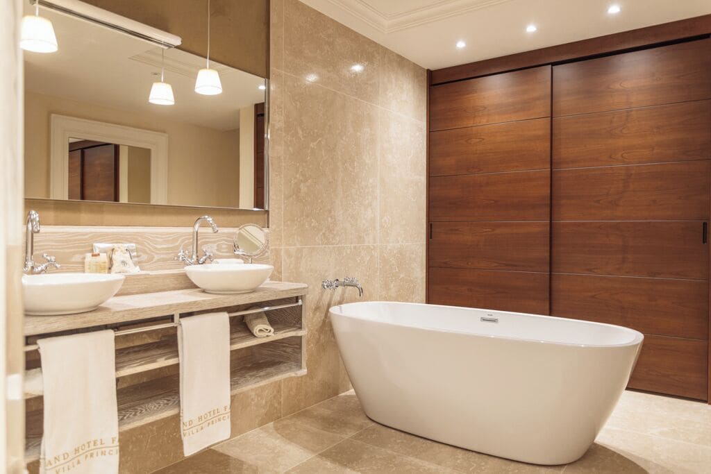 executive room, lake view with balcony or garden access | bathroom | separate bathtub and shower, free toiletries, hair dryer, bathrobes