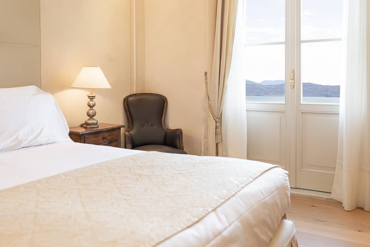 Superior-Einzelzimmer, Seeblick | 1 Schlafzimmer, Allergikerbettwaren, Daunenbettdecken, Minibar