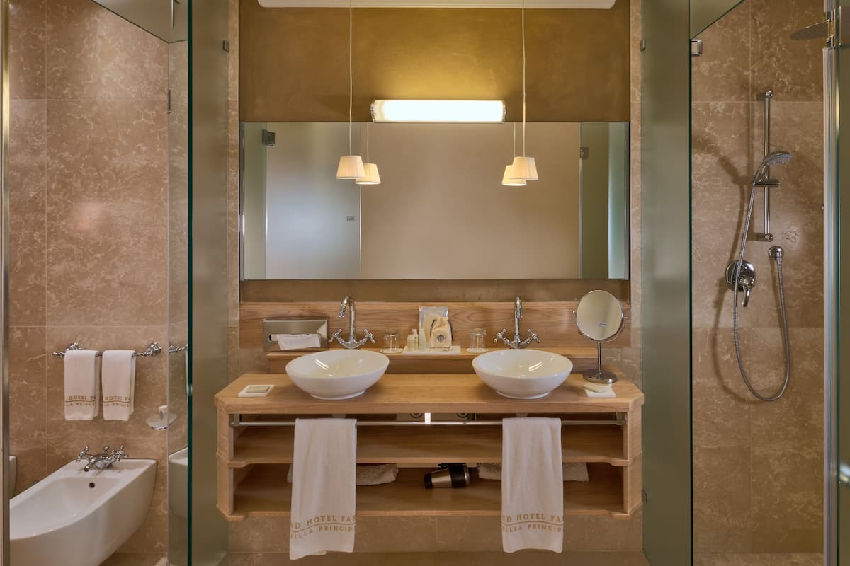executive room, lake view with balcony or garden access | bathroom | separate bathtub and shower, free toiletries, hair dryer, bathrobes
