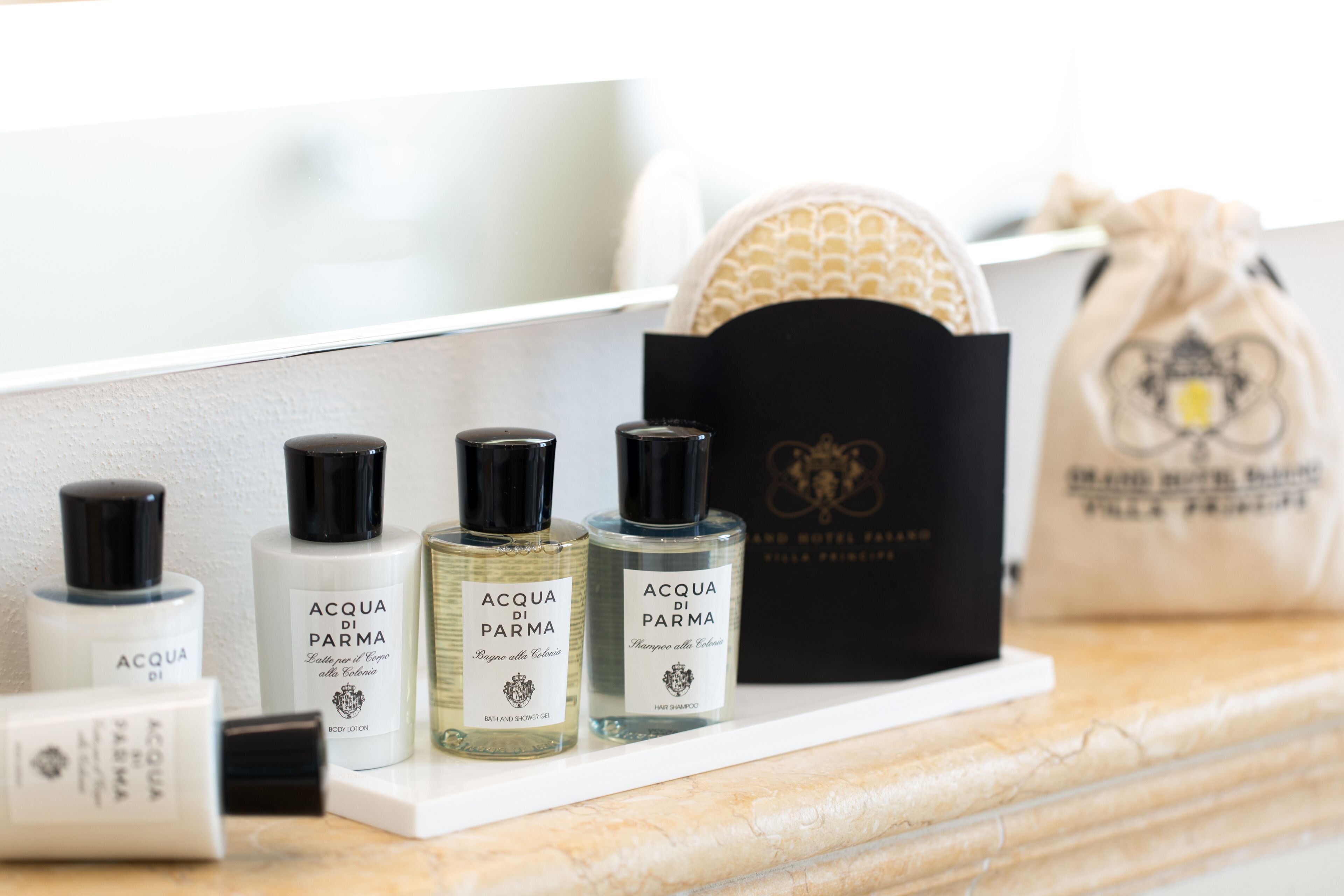 superior single room, lake view | room amenity