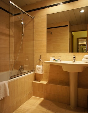 Double or Twin Room, Park View | Premium bedding, in-room safe, desk, soundproofing