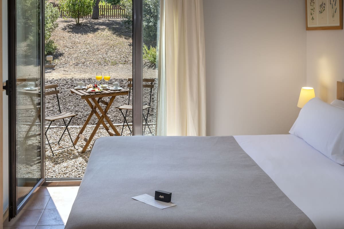 In-room safe, desk, laptop workspace, soundproofing