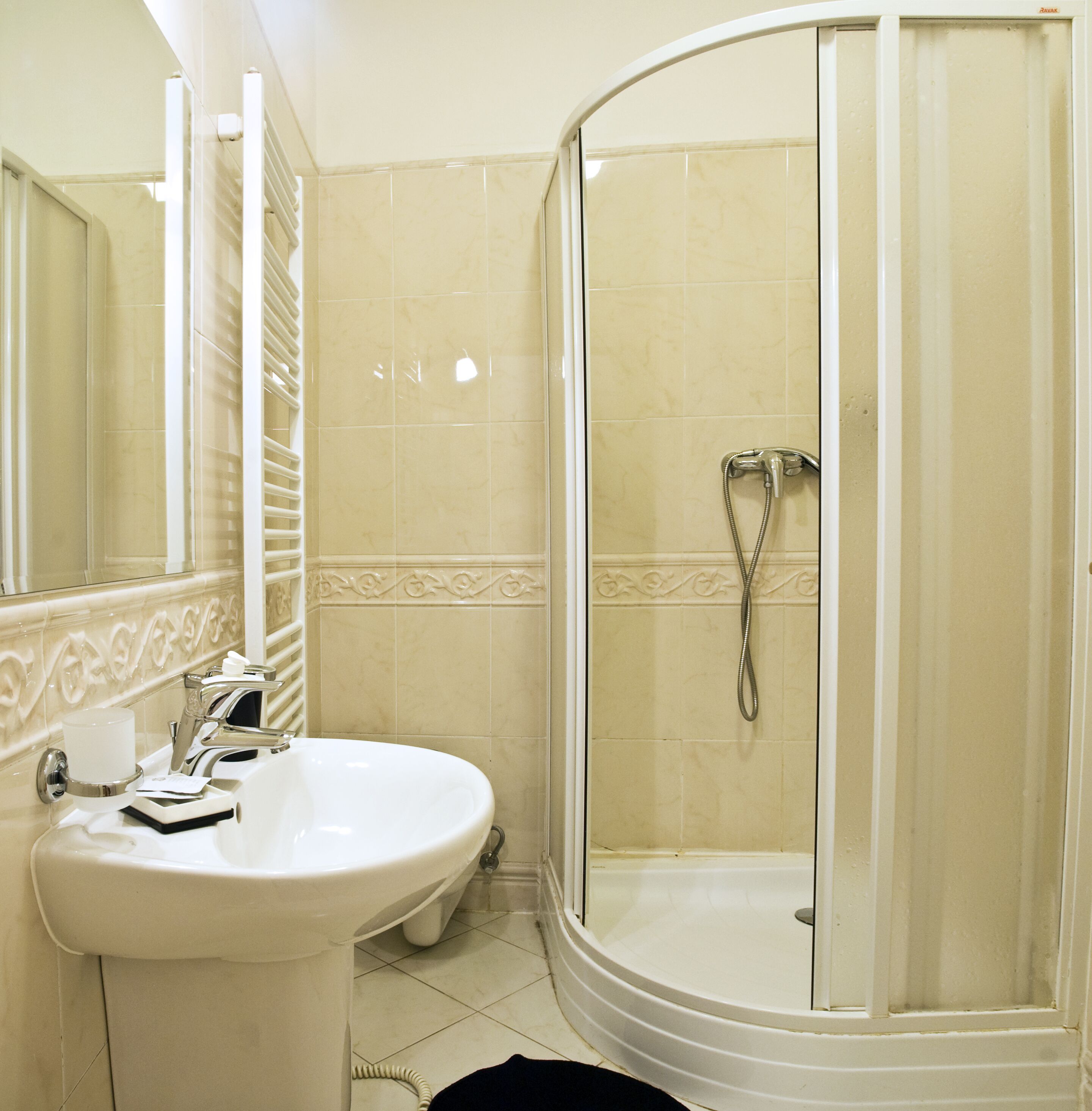 Standard Triple Room, 1 Bedroom | Bathroom | Shower, hair dryer, towels, soap