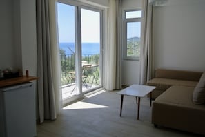 Deluxe Room, 1 Queen Bed with Sofa bed, Partial Sea View | In-room safe, free WiFi, bed sheets