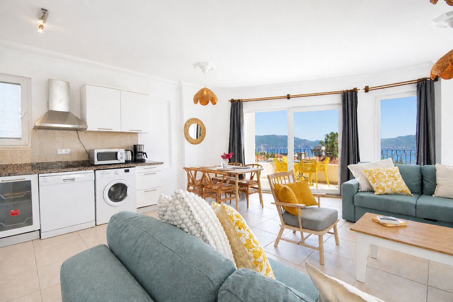 Hideaway Apartment with Sea View | Living area