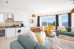 Hideaway Apartment with Sea View | Aire de séjour
