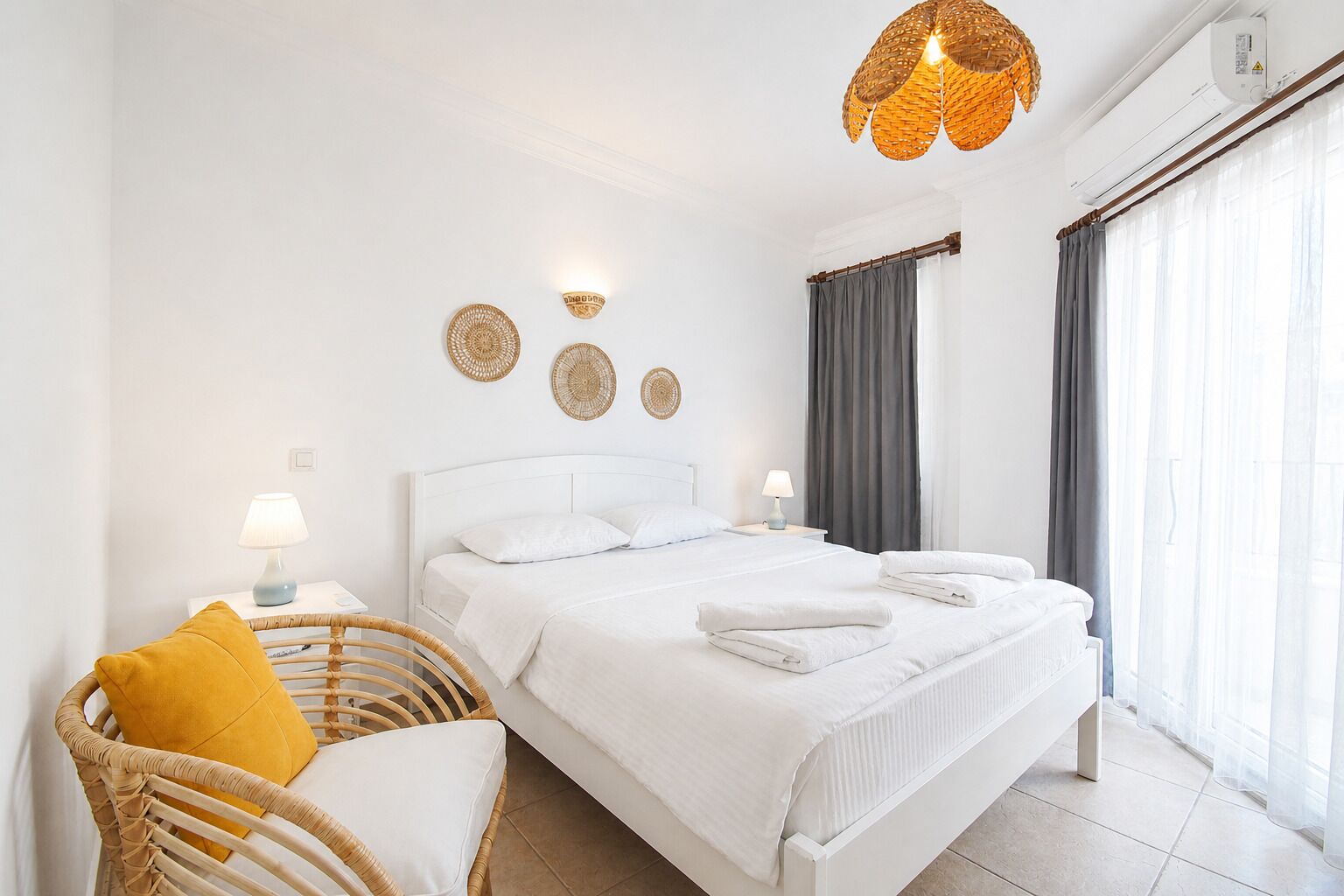 Caja de seguridad en la habitación, wifi gratis y ropa de cama 