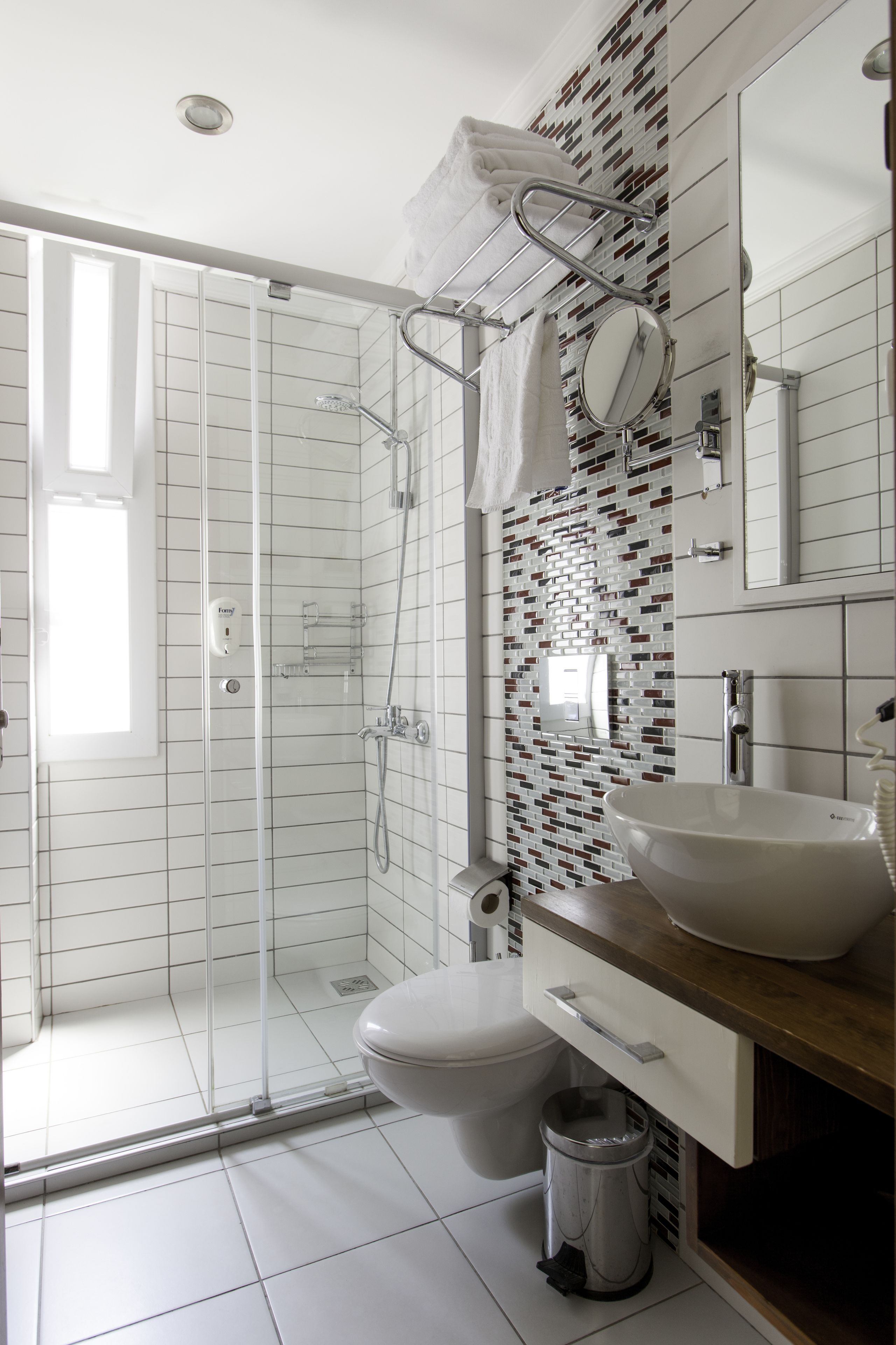 deluxe room, 1 queen bed with sofa bed | bathroom | shower, free toiletries, hair dryer, slippers