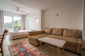 Deluxe kamer, 1 queensize bed met slaapbank | Een kluis op de kamer, gratis wifi, beddengoed