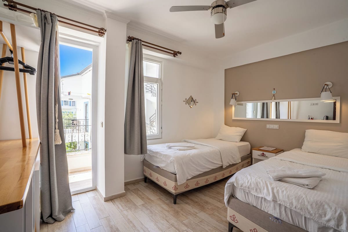 Caja fuerte, wifi gratis, ropa de cama