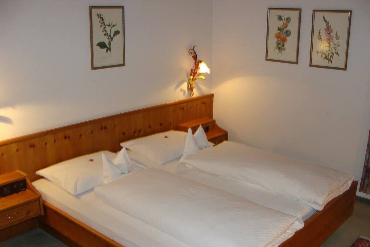 Ropa de cama de alta calidad, escritorio y sistema de insonorización