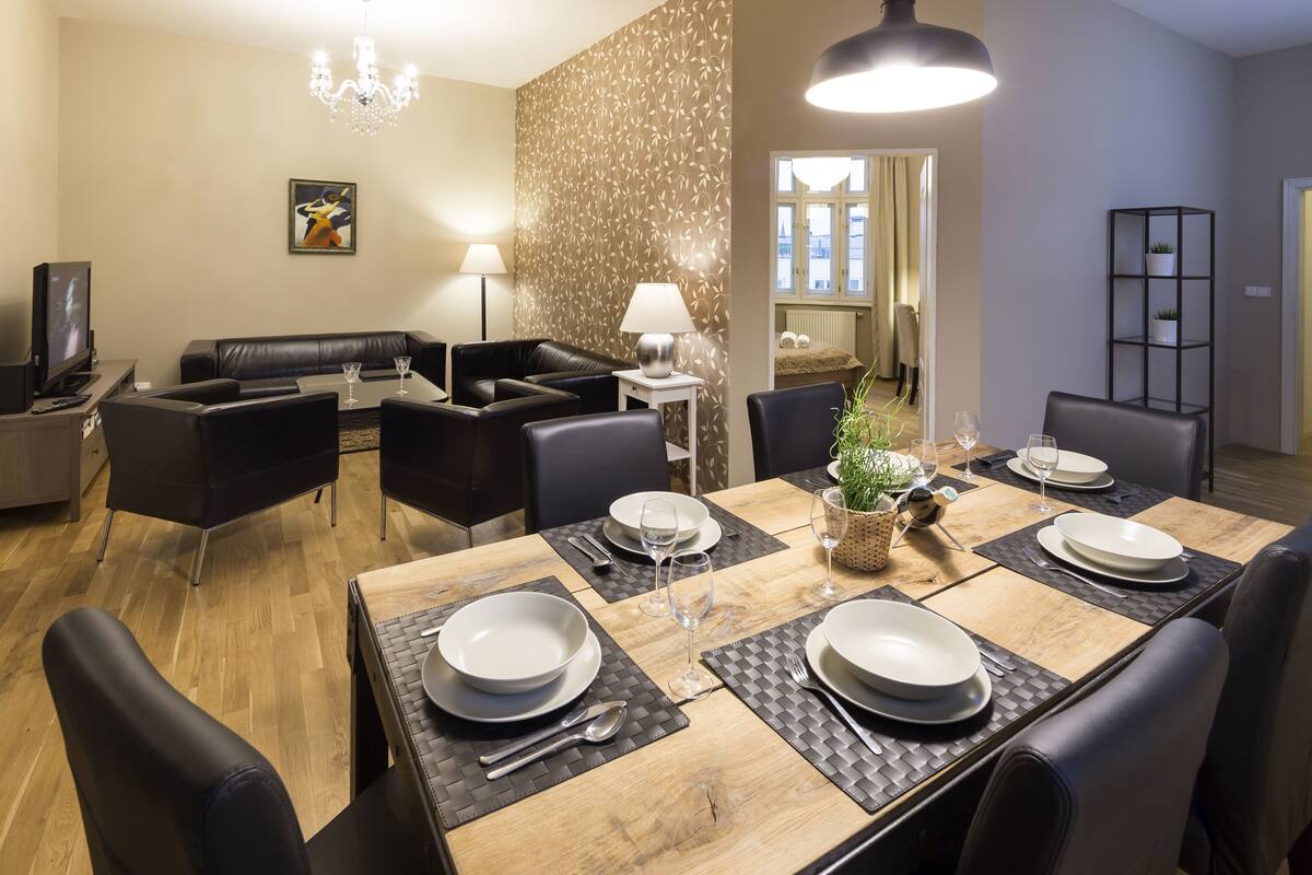 Family Apartment, 3 Bedrooms, Kitchen, Courtyard Area | Family dining