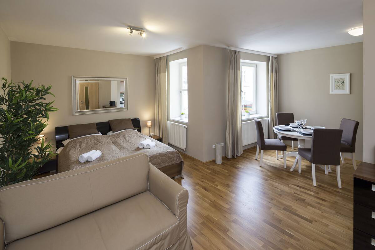 Executive Studio, Kitchenette, Courtyard Area | In-room safe, desk, soundproofing, iron/ironing board