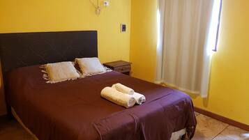 Quarto casal luxo, varanda | Wi-Fi de cortesia