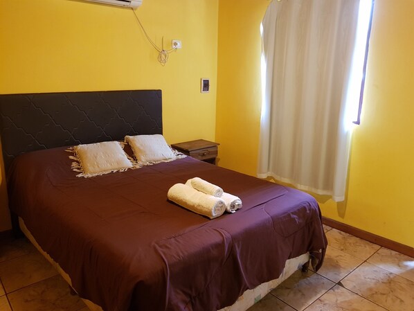 Quarto casal luxo, varanda | Wi-Fi de cortesia