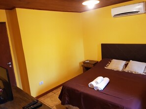 Quarto casal luxo, varanda | Wi-Fi de cortesia