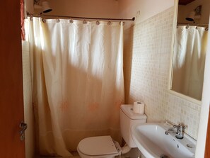 Deluxe Double Room, Patio | Bathroom