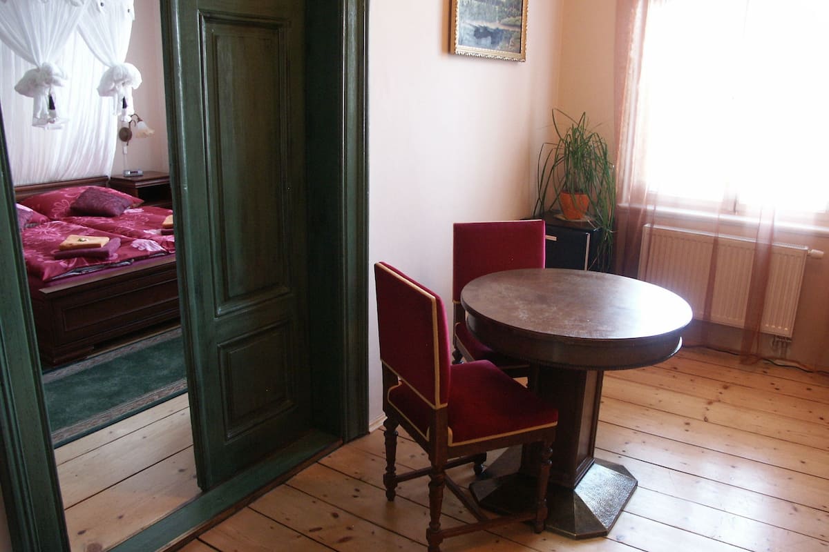 double room | minibar, in-room safe, desk, rollaway beds