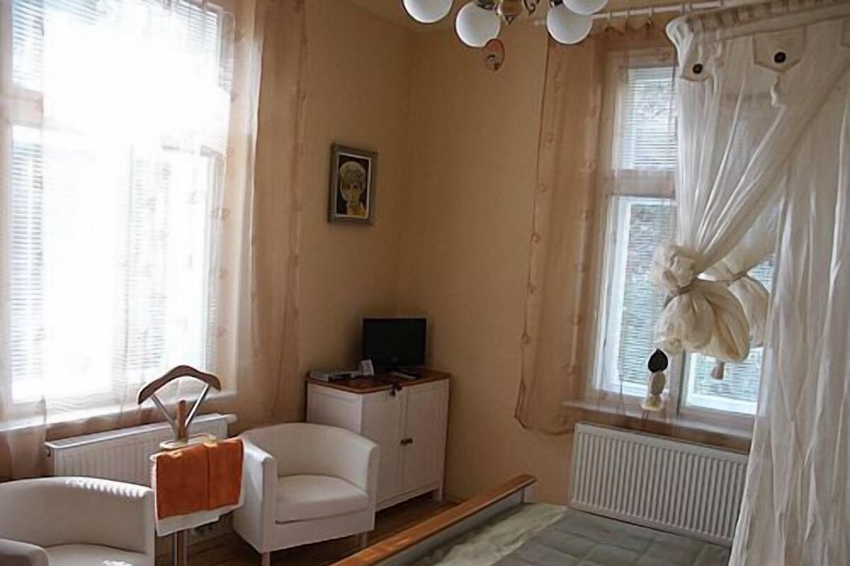 Minibar, safe på rommet, skrivebord og ekstrasenger (mot et tillegg)