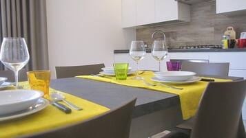 Appartement Standard | Cuisine privée | Batterie de cuisine, vaisselle et ustensiles