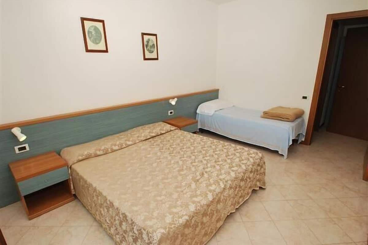 Standard Apartment, 1 Bedroom | Laptop workspace, free WiFi, bed sheets