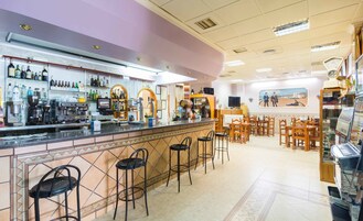 Ofrece desayunos, almuerzos y cenas