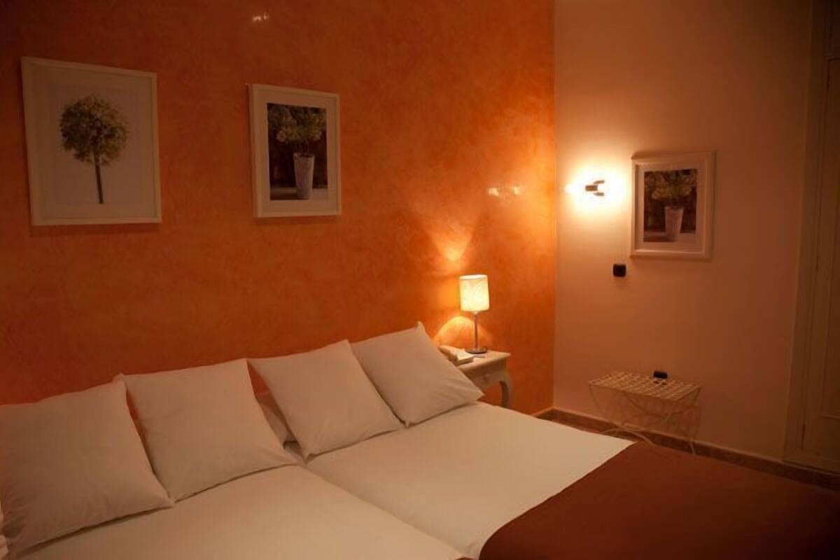 Premium bedding, in-room safe, desk, free WiFi