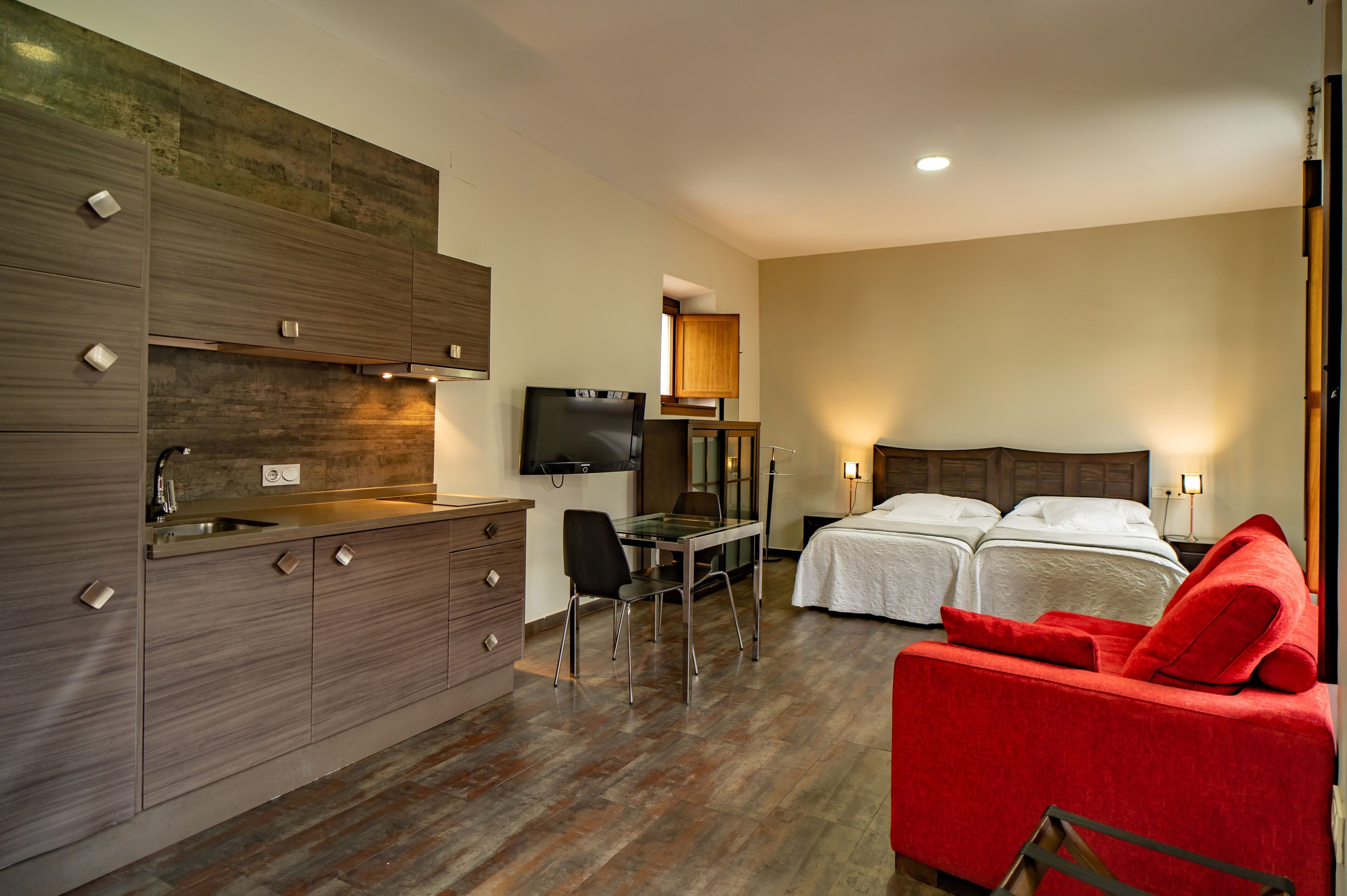 Premium bedding, in-room safe, desk, free WiFi