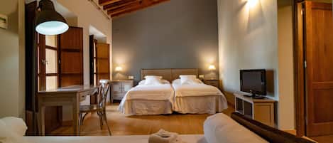 Standard Studio, 1 Bedroom, Kitchen | Premium bedding, in-room safe, desk, free WiFi