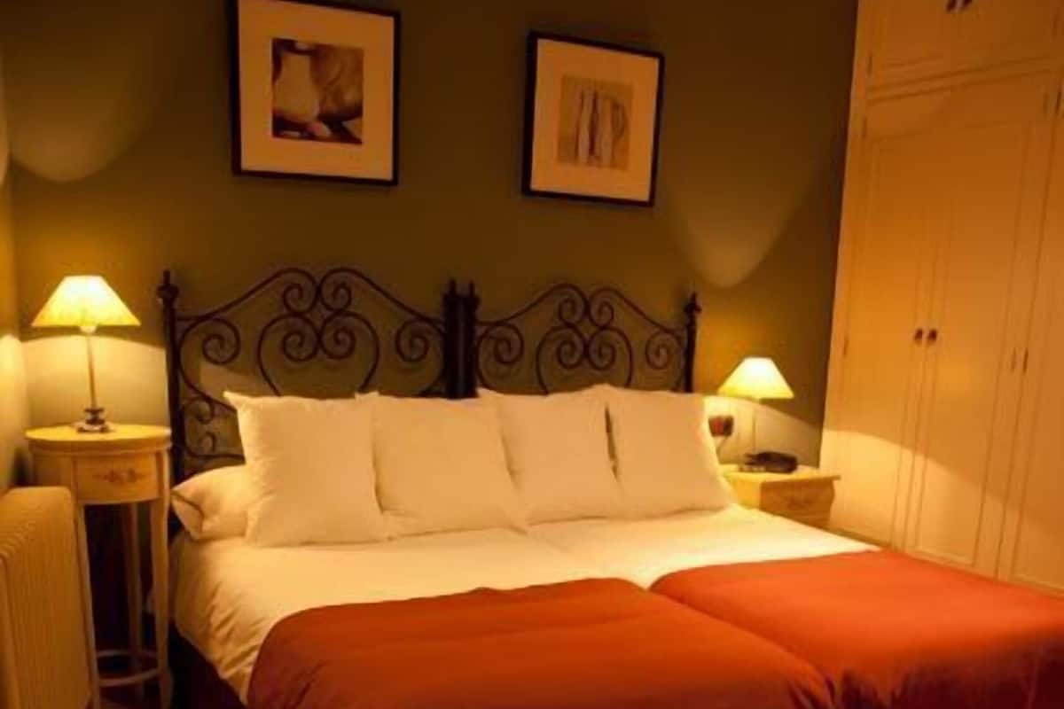 Premium bedding, in-room safe, desk, free WiFi