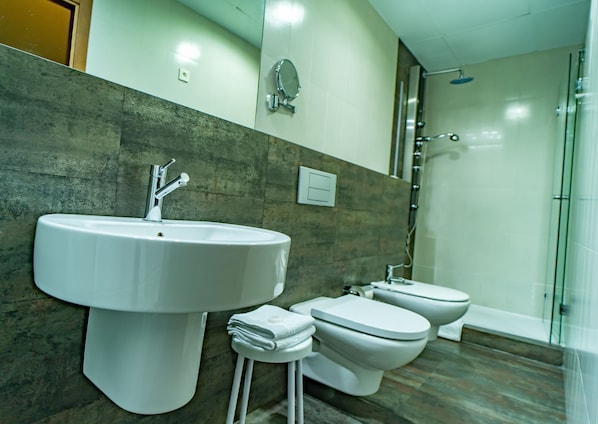 Standard Studio, 1 Bedroom, Kitchen | Bathroom | Free toiletries, towels