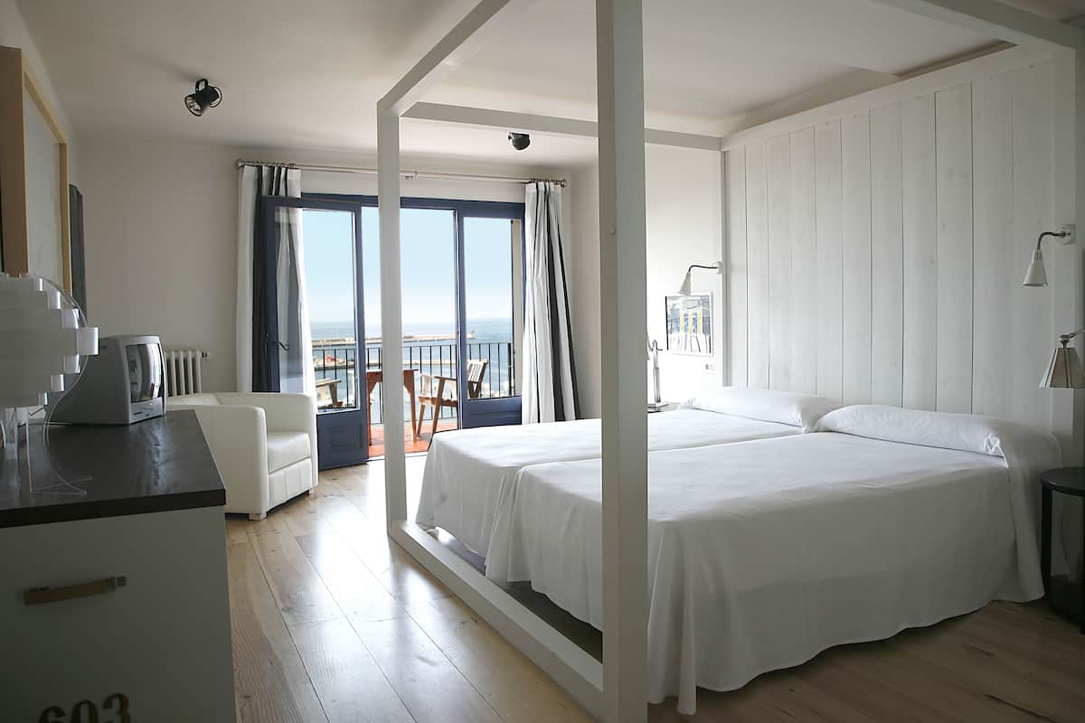 Coffres-forts dans les chambres, bureau, Wi-Fi gratuit, draps fournis