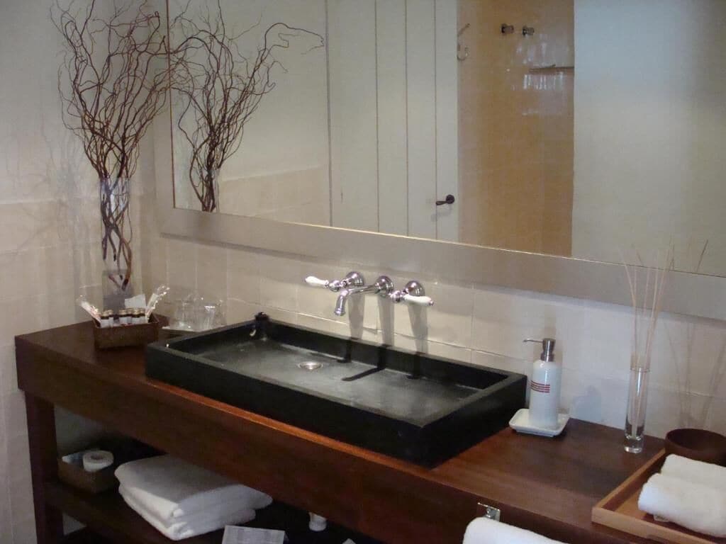 standard quadruple room | bathroom | shower, free toiletries, hair dryer, towels