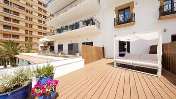 Habitación doble superior, Terraza, vista al jardín | Caja de seguridad en la habitación, escritorio y wifi gratis