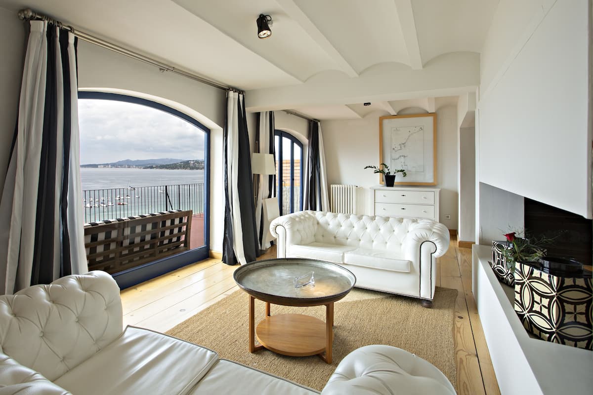 Coffres-forts dans les chambres, bureau, Wi-Fi gratuit, draps fournis