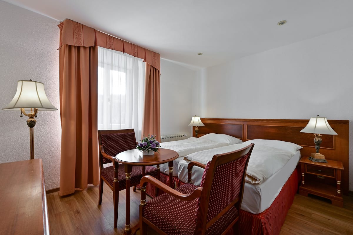 Double Room | Down duvets, in-room safe, desk, blackout curtains