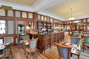 Se sirven desayunos, comidas y cenas