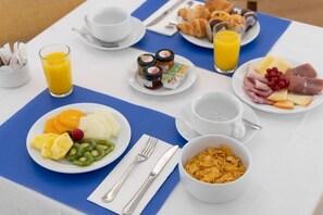 Daily continental breakfast (EUR 7.50 per person)