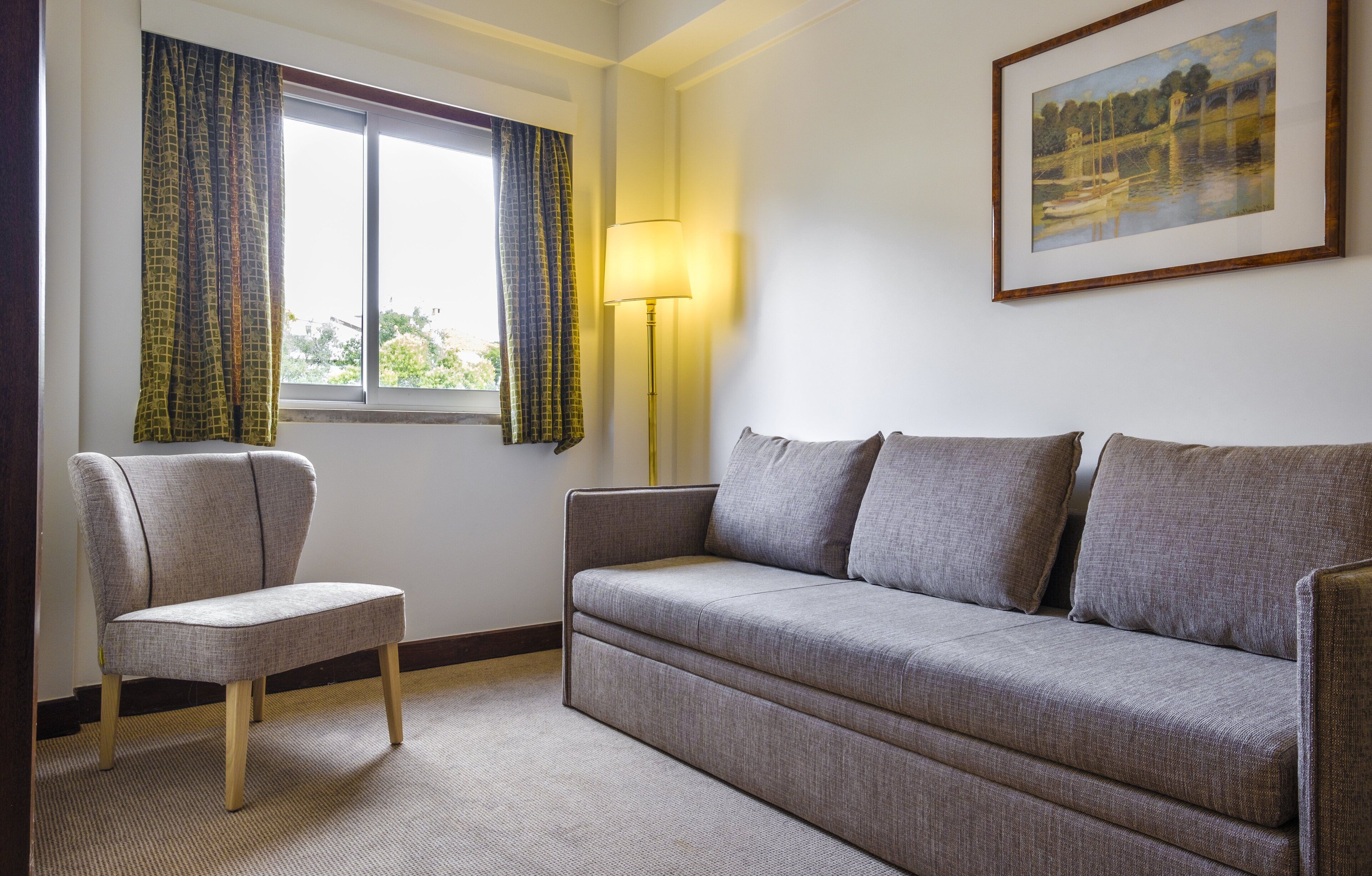 1 bedroom, in-room safe, desk, blackout curtains