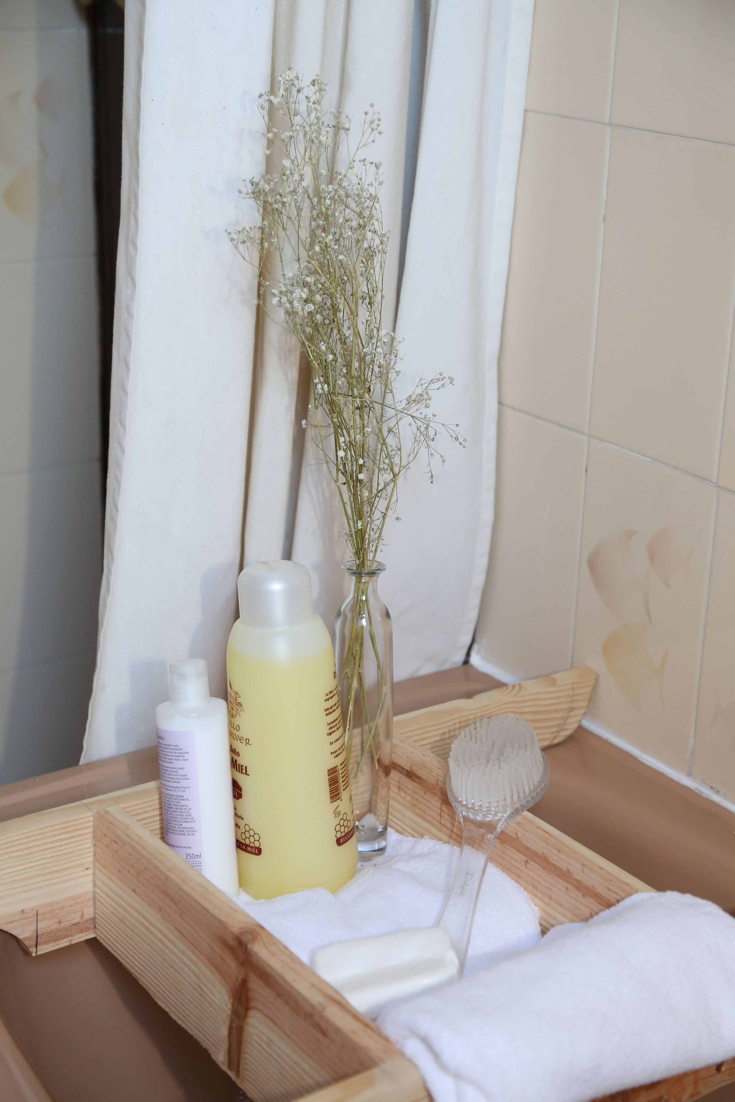 junior suite | bathroom amenities | bathtub, designer toiletries, hair dryer, bidet