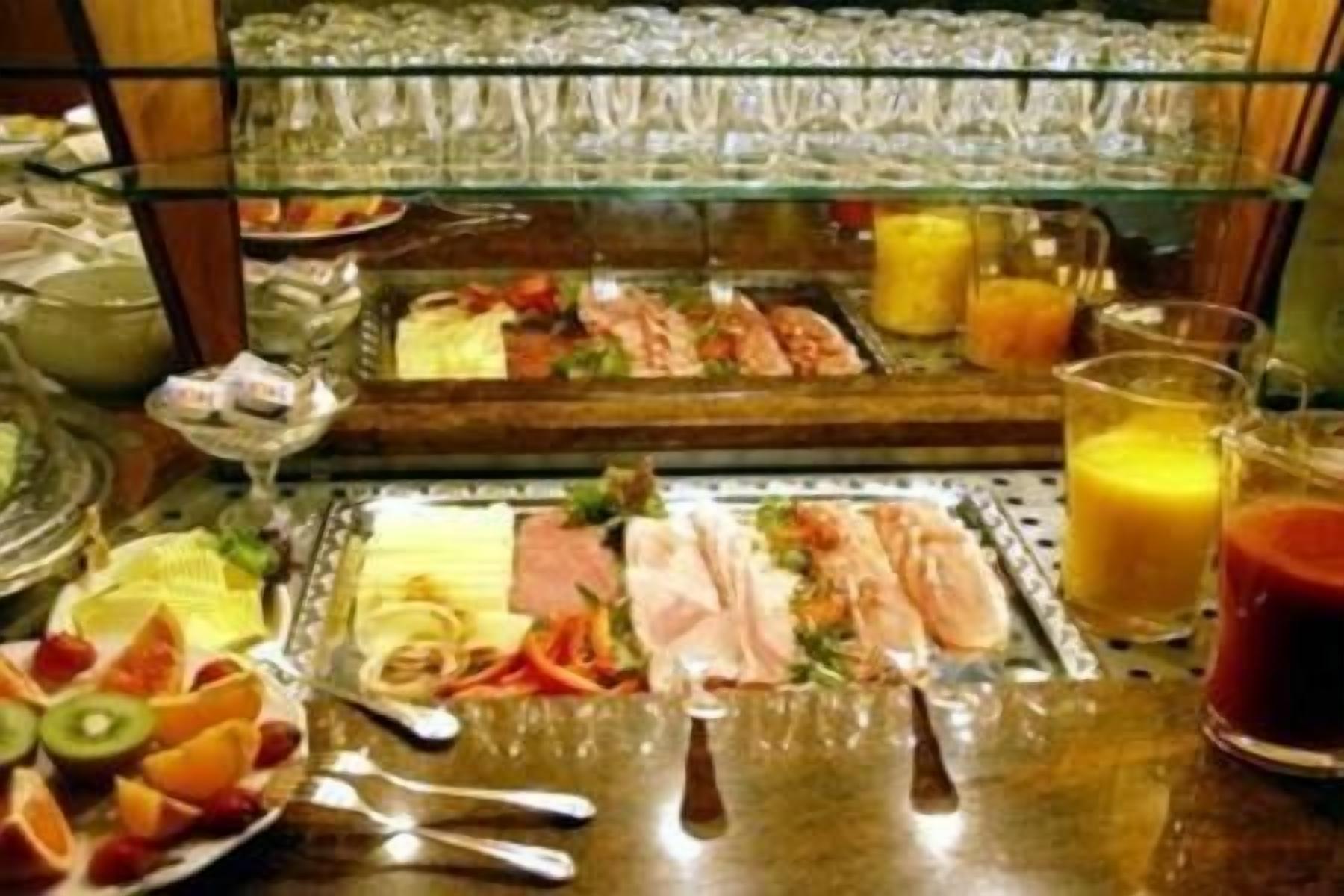 breakfast, lunch, dinner served; al fresco dining