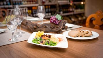 Frühstück, Mittagessen, Abendessen, Speisen im Freien