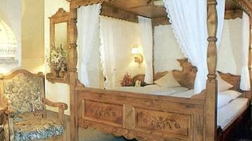 Safe på rommet, skrivebord og barnesenger (inkludert)