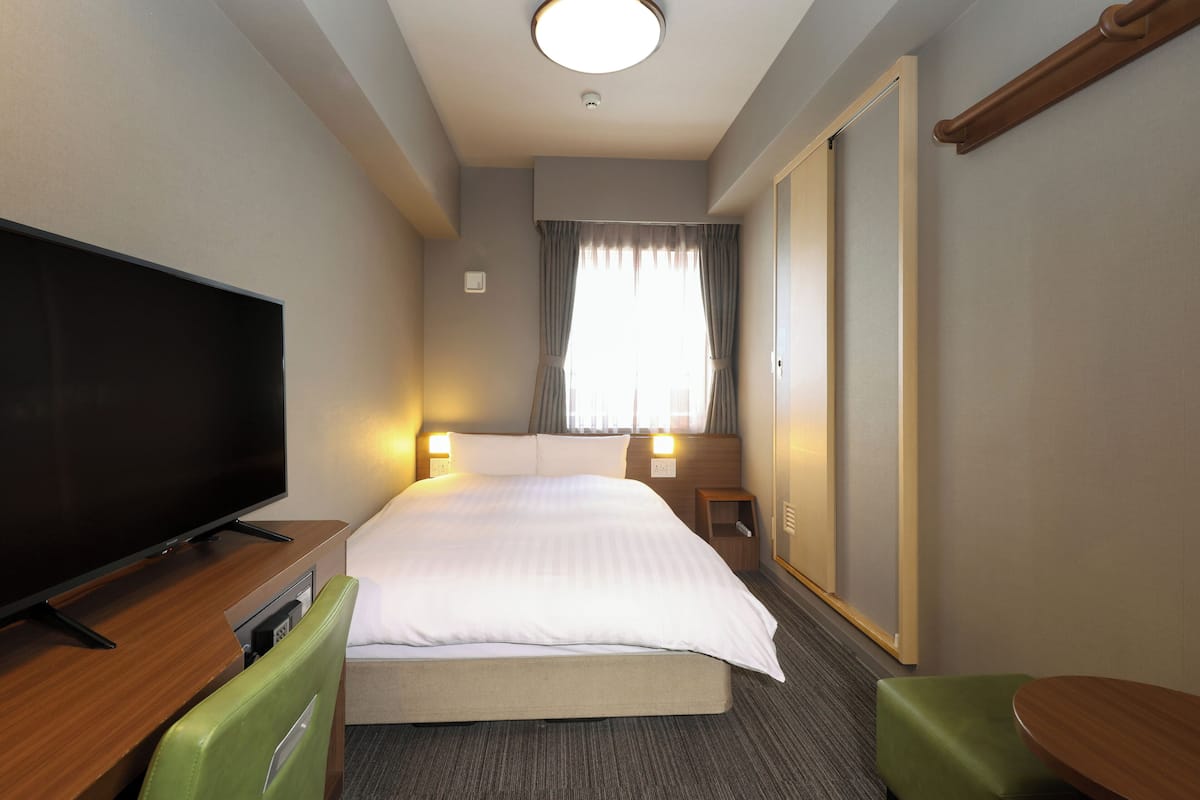 1 bedroom, down duvets, in-room safe, desk
