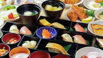 Café da manhã com buffet todos os dias (JPY 2000 por pessoa)