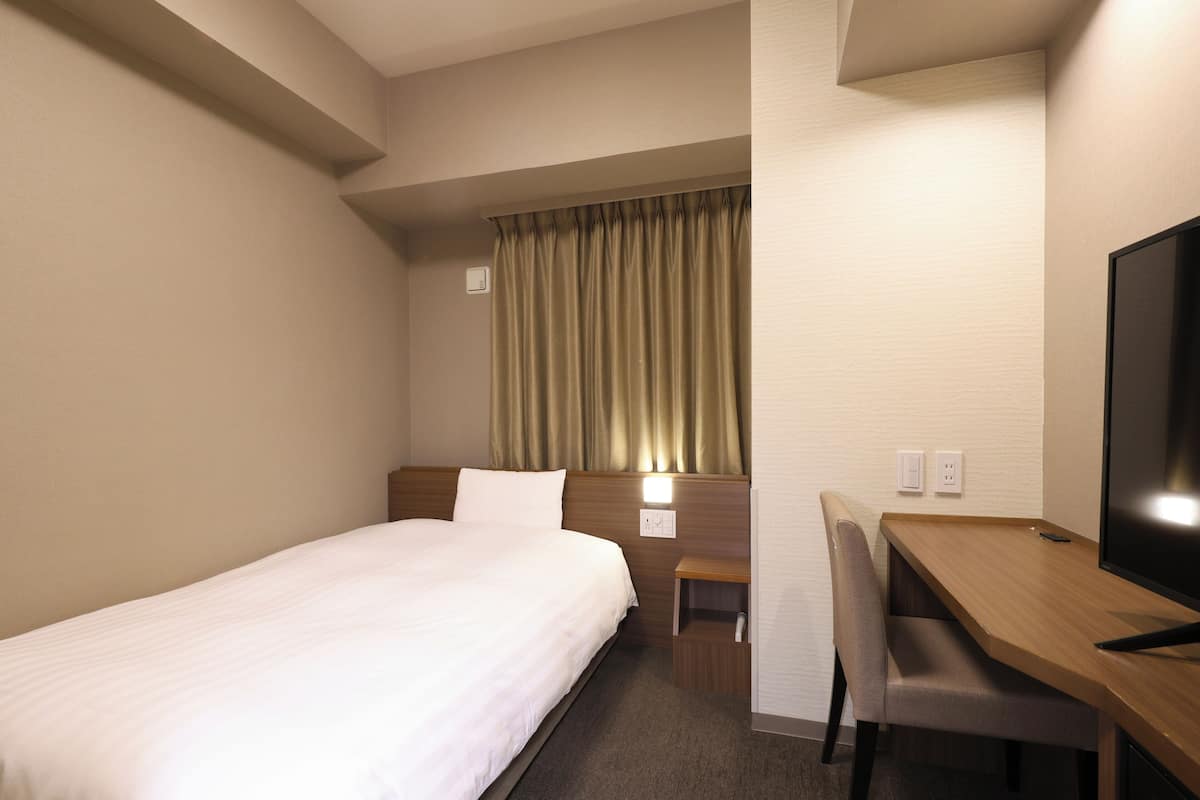 1 bedroom, down duvets, in-room safe, desk