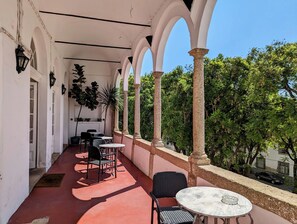 Terrace/patio - Hotel Solar De Monfalim (Évora)