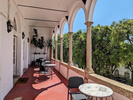Terrace/patio. Hotel Solar De Monfalim