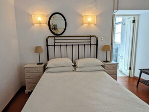 Double Room | Minibar, in-room safe, desk, free WiFi - Hotel Solar De Monfalim (Évora)